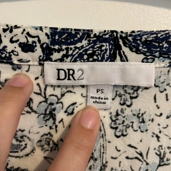 DR2 Loose Fit Blue and White Paisley Blouse 💚 - Picture 7 of 12